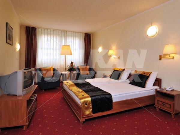 почивка в Atlas City Hotel