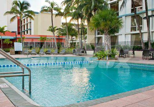 почивка в Courtyard by Marriott Miami Airport South