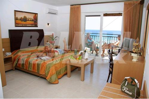 holiday in Mediterraneo