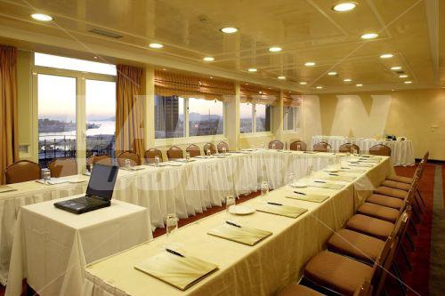 почивка в Piraeus Theoxenia