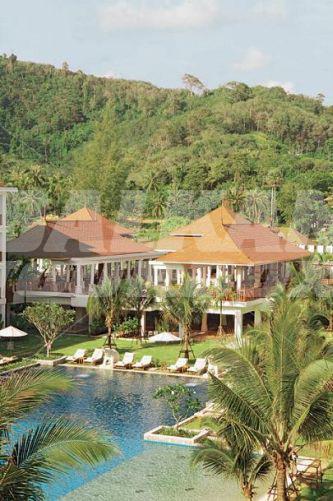 holiday in Naithonburi Beach Resort