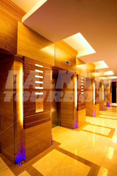 почивка в Emirates Grand Hotel