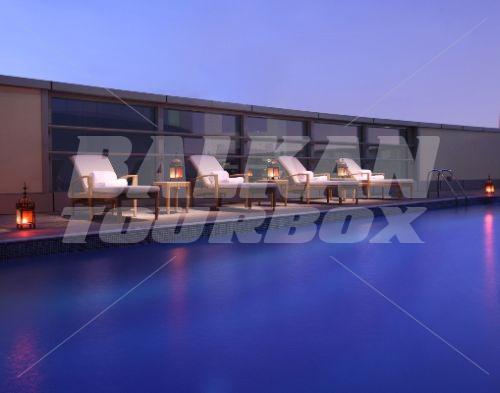 почивка в Emirates Grand Hotel