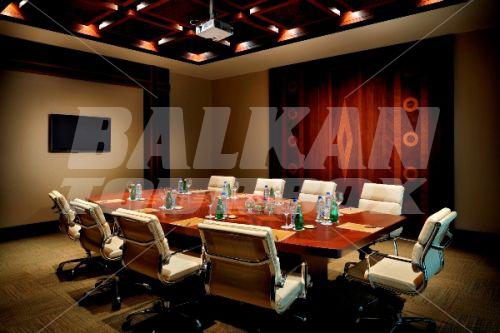 почивка в Emirates Grand Hotel