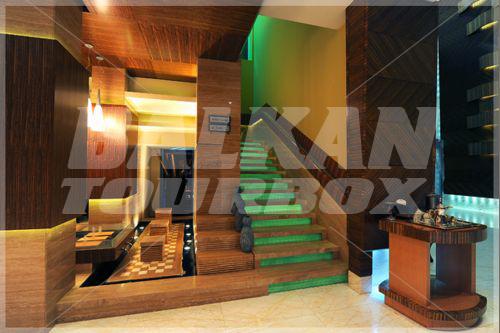 почивка в Emirates Grand Hotel