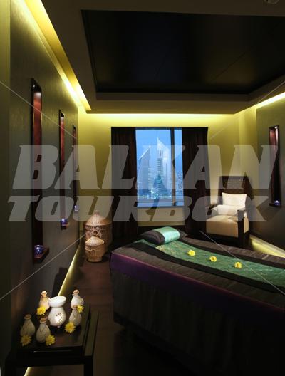почивка в Emirates Grand Hotel