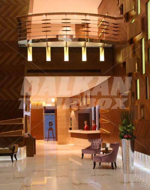 почивка в Emirates Grand Hotel