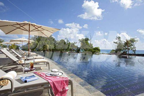 holiday in Raffles Praslin Seychelles