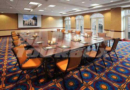 почивка в Courtyard by Marriott San Antonio Riverwalk