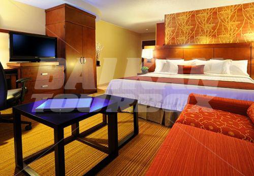 почивка в Courtyard by Marriott San Antonio Riverwalk