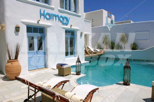 holiday in Harmony Boutique