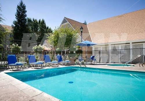 почивка в Residence Inn by Marriott Fresno