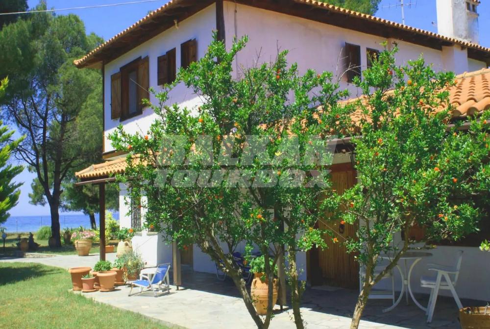 почивка в  Beaufort Beachfront Villa, Nikiti