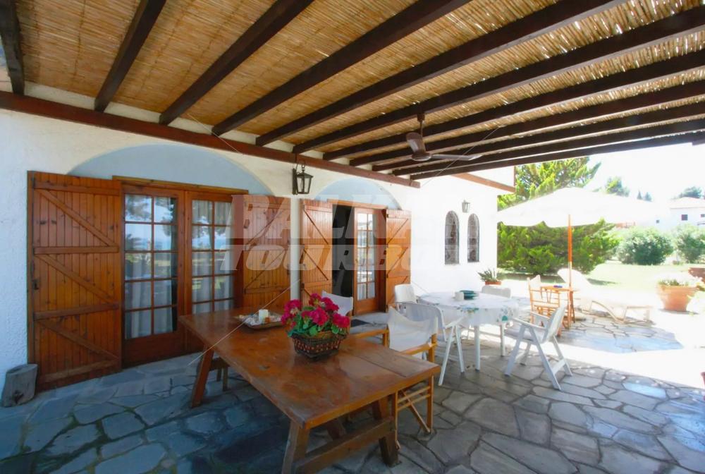 почивка в Beaufort Beachfront Villa, Nikiti
