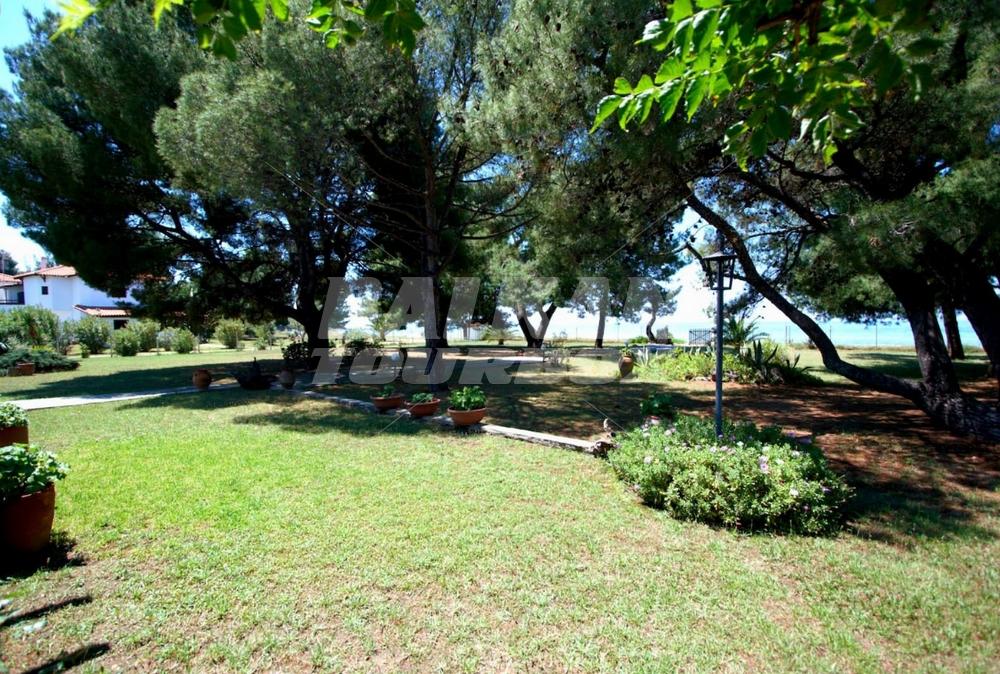 почивка в Beaufort Beachfront Villa, Nikiti