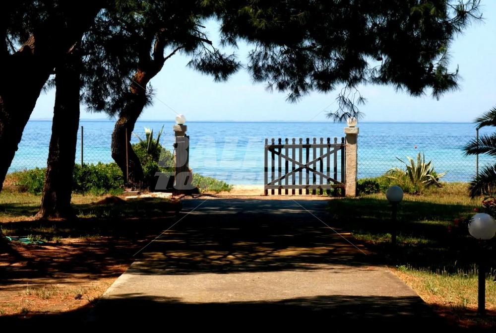 почивка в Beaufort Beachfront Villa, Nikiti