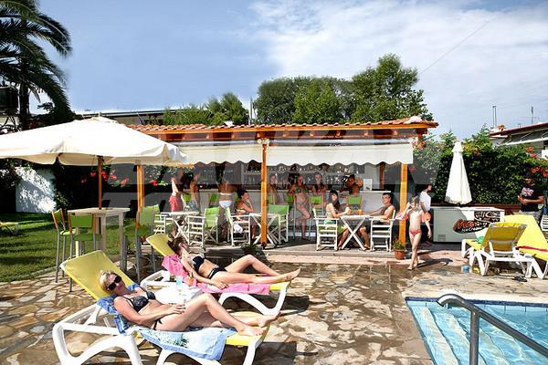 почивка в Dionysos Inn