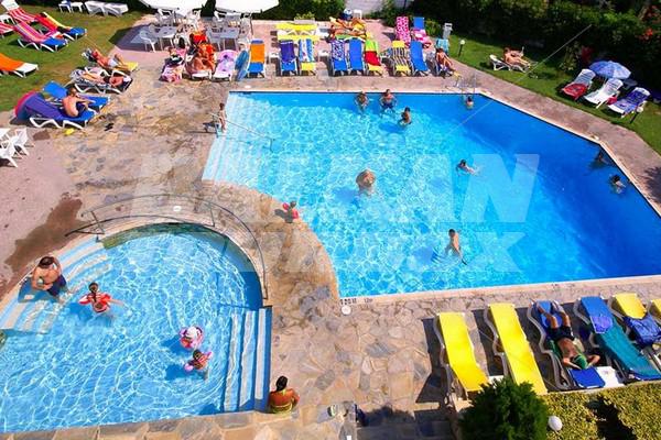 почивка в Dionysos Inn