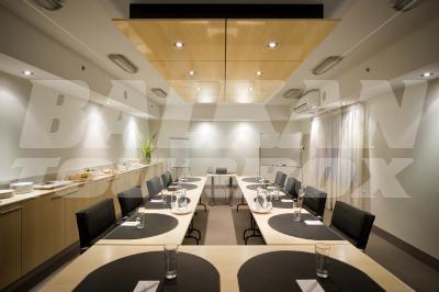 почивка в Miller Apartments Adelaide