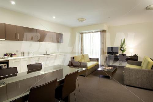 почивка в Miller Apartments Adelaide