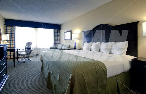 почивка в Holiday Inn Santa Monica Beach-At The Pier