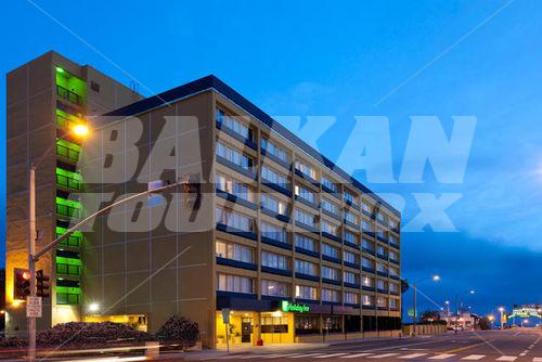 почивка в  Holiday Inn Santa Monica Beach-At The Pier