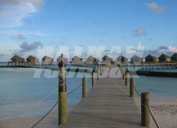 почивка в Komandoo Island Resort