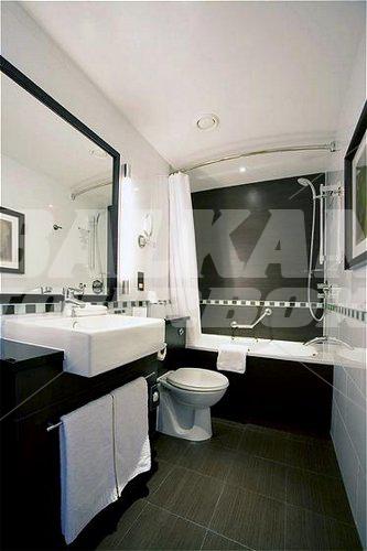 почивка в Crowne Plaza London-Gatwick Airport