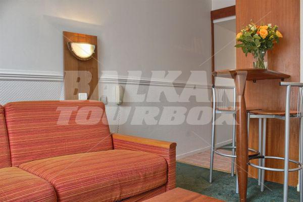 почивка в Pavillon Courcelles Parc Monceau