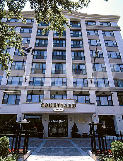почивка в Courtyard by Marriott Washington Embassy Row