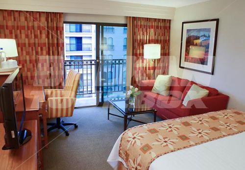почивка в Courtyard by Marriott Los Angeles Pasadena/Old Town