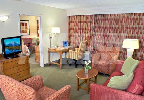 почивка в Courtyard by Marriott Los Angeles Pasadena/Old Town