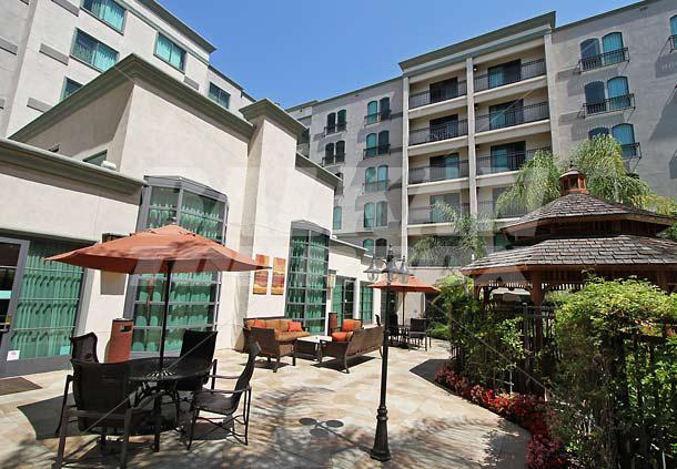 почивка в Courtyard by Marriott Los Angeles Pasadena/Old Town