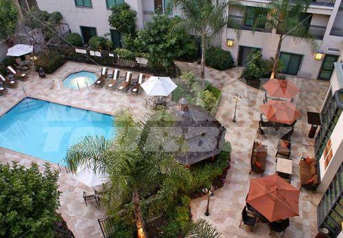 почивка в Courtyard by Marriott Los Angeles Pasadena/Old Town