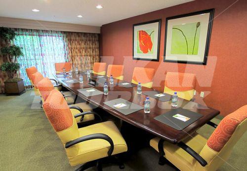почивка в Courtyard by Marriott Los Angeles Pasadena/Old Town