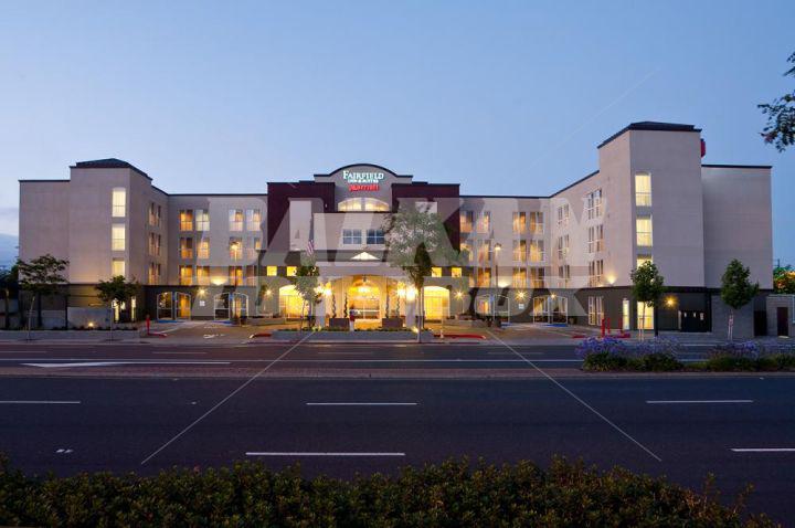 почивка в  Fairfield Inn & Suites by Marriott San Francisco Airport/Millbrae