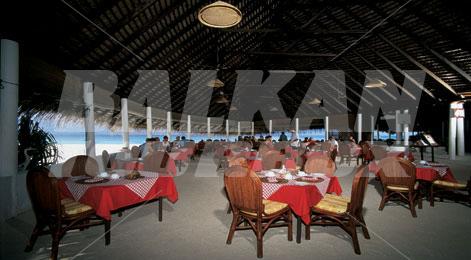 почивка в Angaga Island Resort