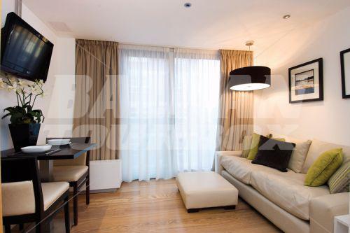 почивка в Think Apartments Earls Court London