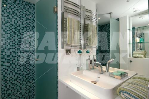 почивка в Think Apartments Earls Court London