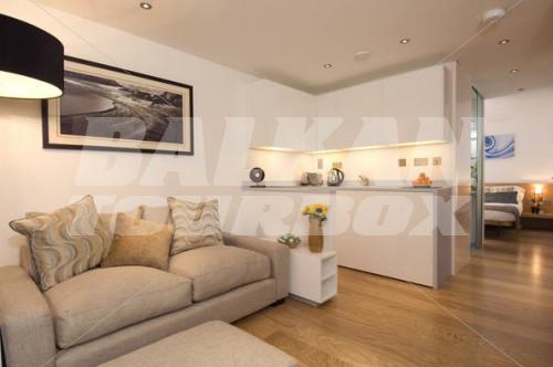 почивка в Think Apartments Earls Court London