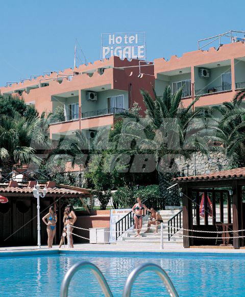 holiday in Pigale Family Club