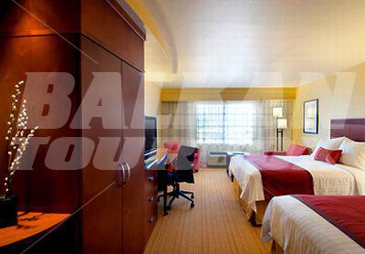 почивка в Courtyard by Marriott Phoenix West/Avondale