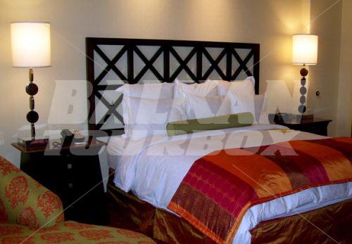 почивка в Renaissance by Marriott Phoenix Glendale Hotel & Spa