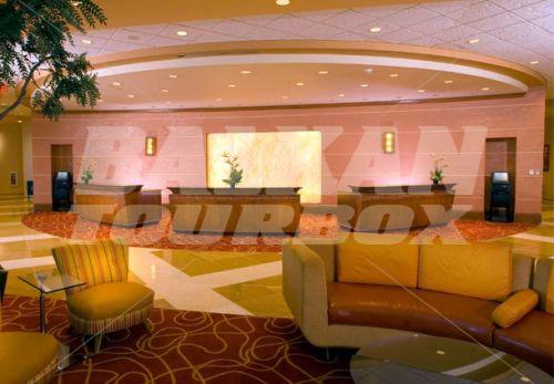 почивка в Renaissance by Marriott Phoenix Glendale Hotel & Spa