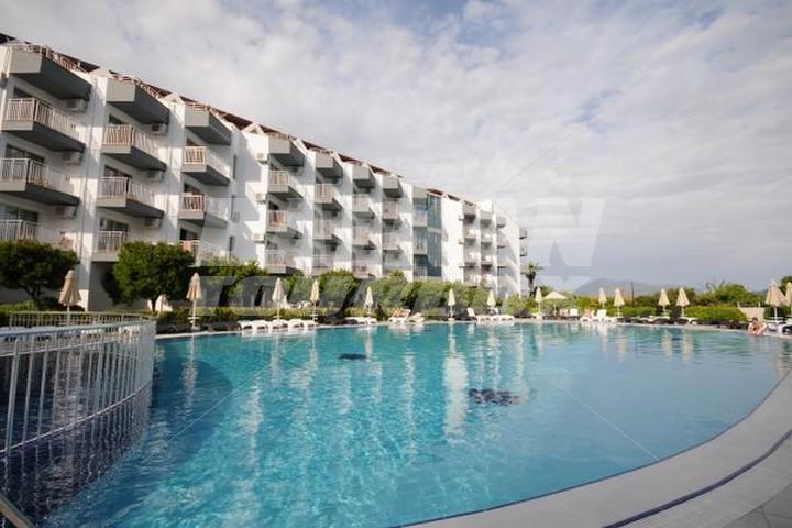 почивка в Luna Beach Deluxe