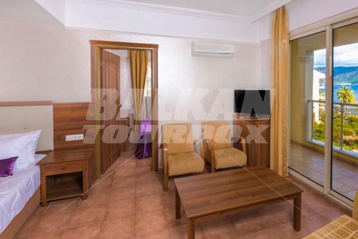 почивка в Luna Beach Deluxe