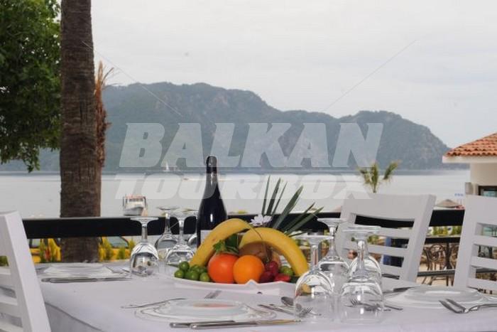 почивка в Luna Beach Deluxe