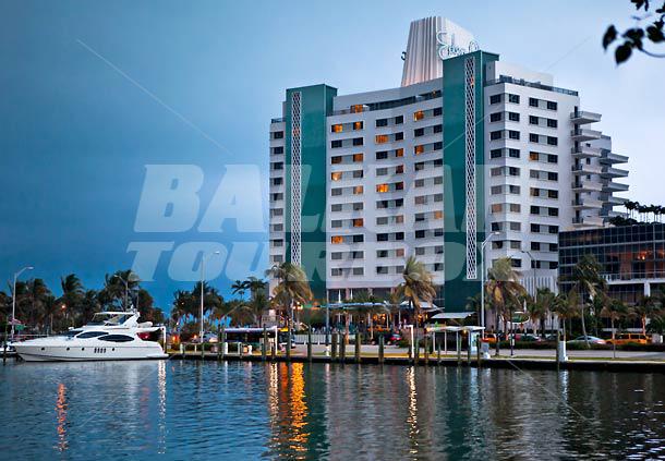 почивка в  Eden Roc Renaissance by Marriott Miami Beach
