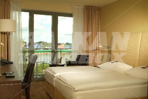 почивка в Golden Tulip Hamburg Aviation