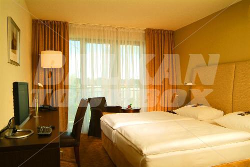 почивка в Golden Tulip Hamburg Aviation